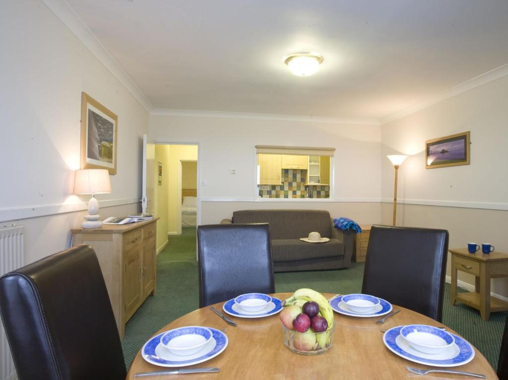 Tlh Carlton And 3* Torquay