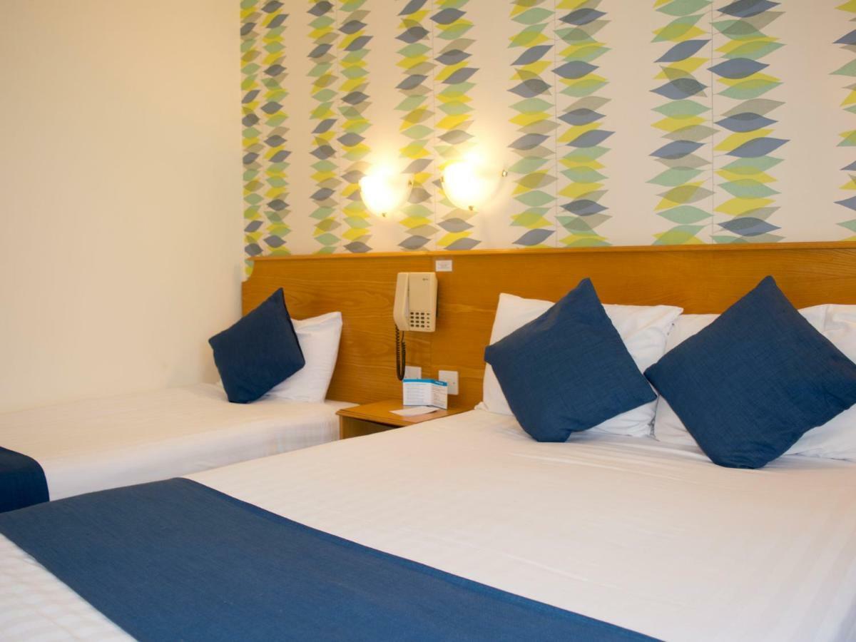Tlh Carlton And 3* Torquay
